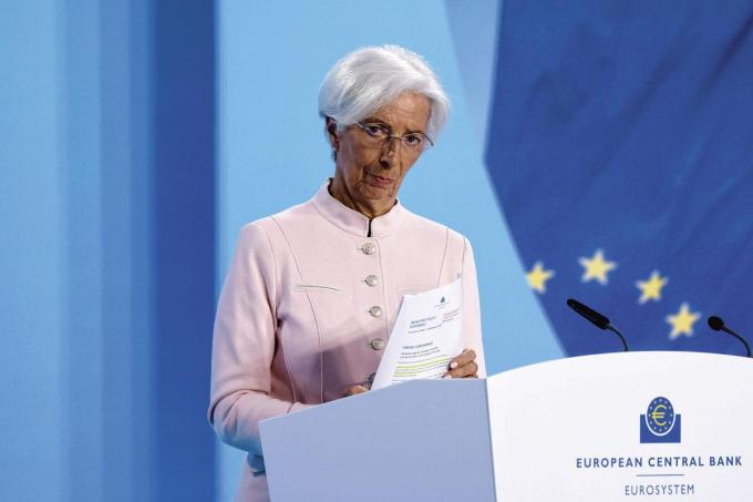 Mi-septembre, la présidente de la BCE, Christine Lagarde, annonçait porter le taux directeur à 4% pour contenir l'inflation.