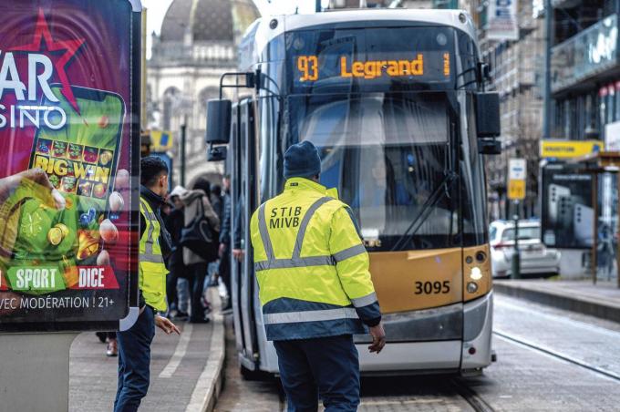 Autorisés à la SNCB, les signes convictionnels sont interdits à la Stib, même lorsque les travailleurs ne sont pas en contact avec le public.