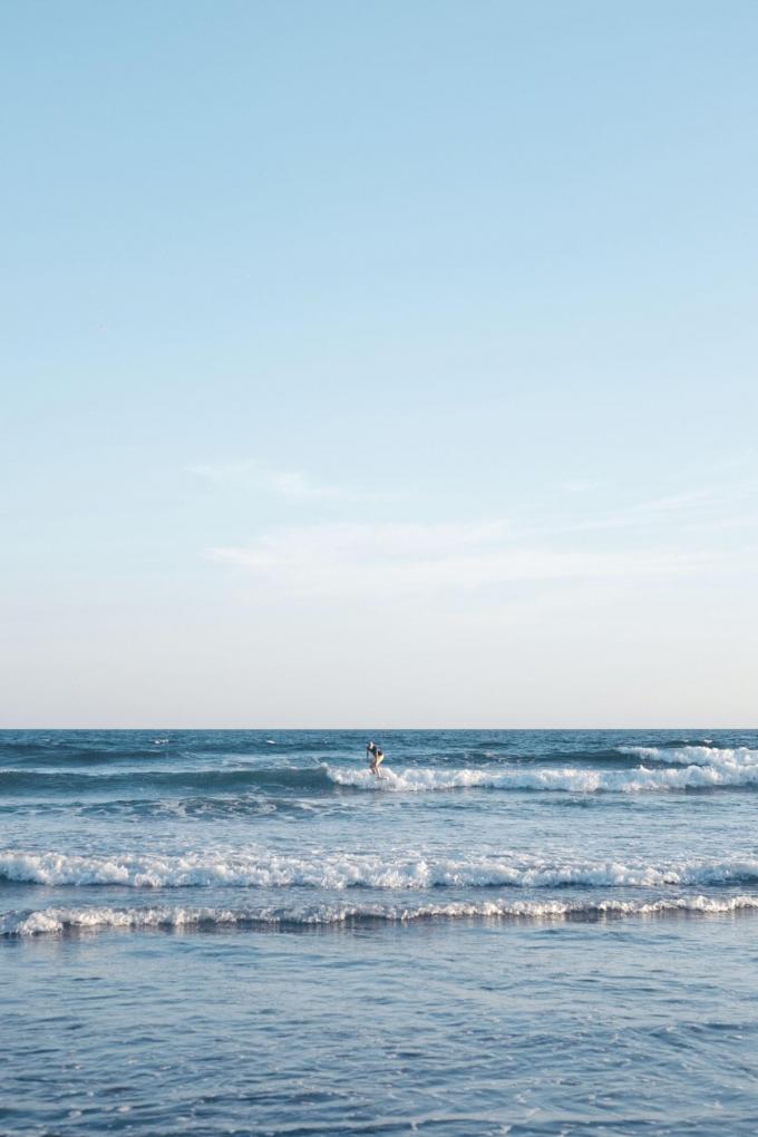 Les vagues à El Cuco sont parfaites pour apprendre le surf.