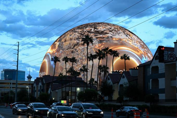 The Sphere ligt op een steenworp van The Strip in Las Vegas.