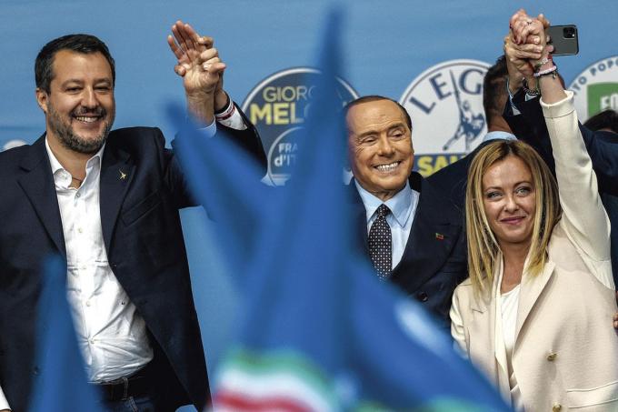 Met Matteo Salvini en Silvio Berlusconi. Een gewapende vrede.