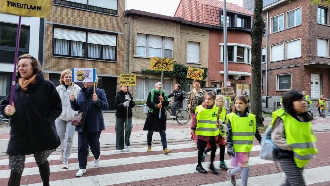 Buurtbewoners ergeren zich aan het zware werfverkeer.