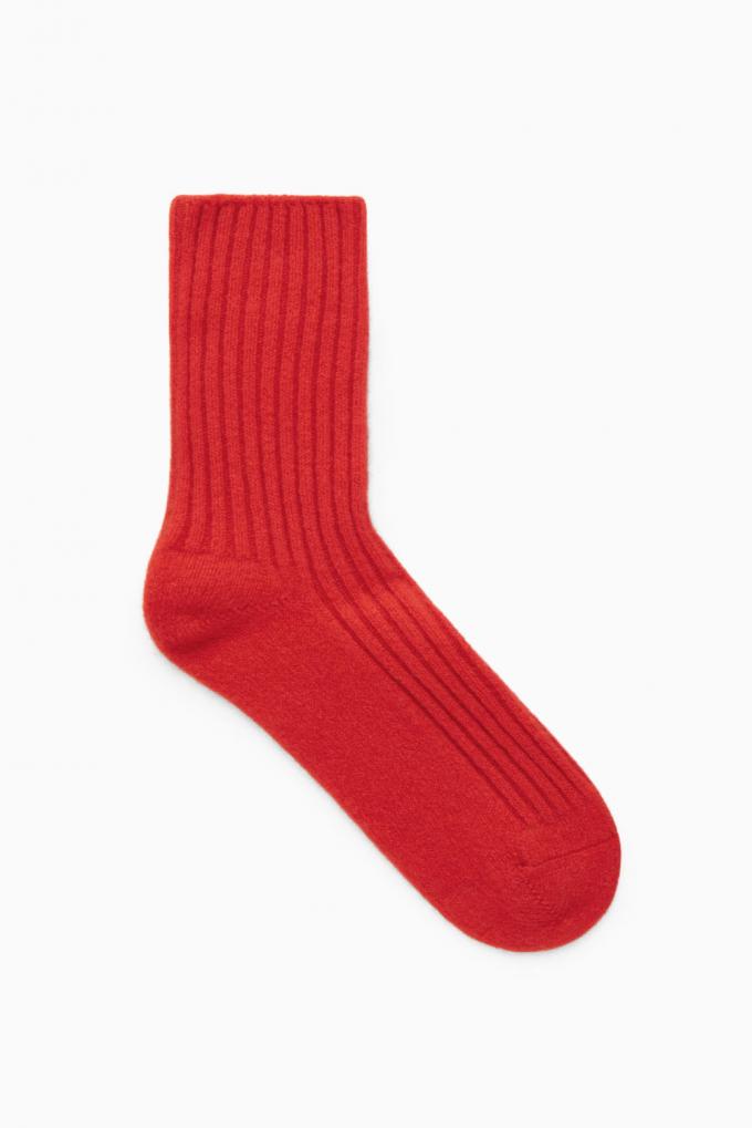 Rode, geribde sokken in kasjmier