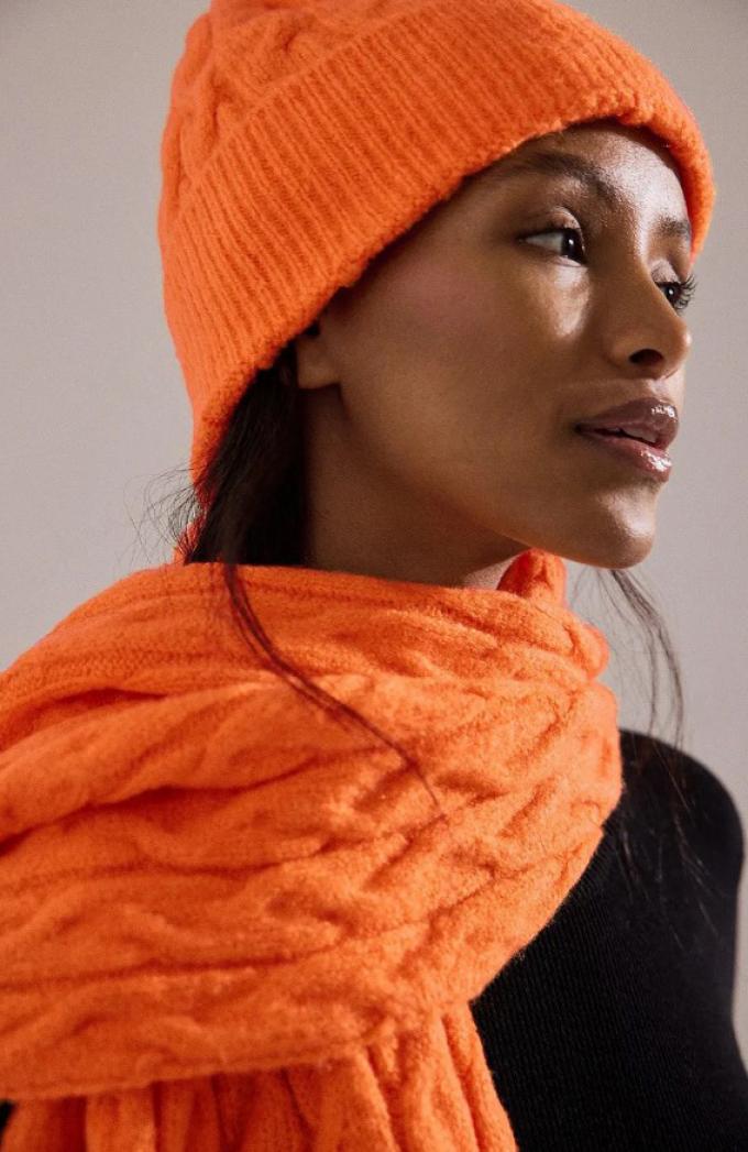 Oranje gebreide sjaal 