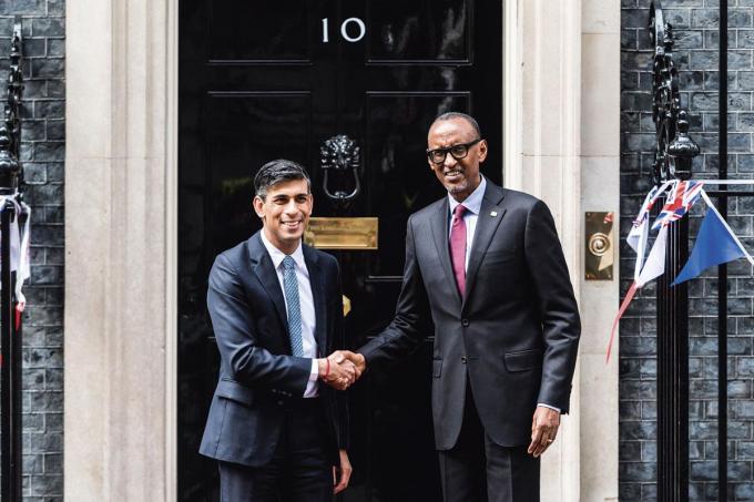 De asieldeal tussen het Verenigd Koninkrijk en Rwanda (foto: Rishi Sunak en Paul Kagame) stuitte op het njet van het Hooggerechtshof.