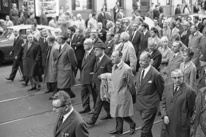 Pendant la Guerre des Six-Jours, une manifestation de soutien à Israël avait rassemblé 20 000 personnes à Bruxelles. On distingue sur cette photo trois anciens Premiers ministres, Paul-Henri Spaak, Théo Lefèvre et Pierre Harmel.