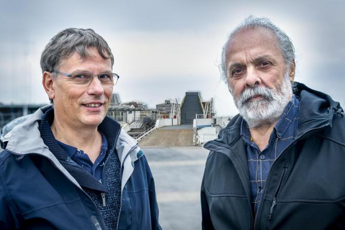 Danny Drooghenboodt (links) en Enrico Riccioloni van de vzw Restart ijveren al sinds 2014 voor de rehabilitatie van de ferrylijnen in Oostende.