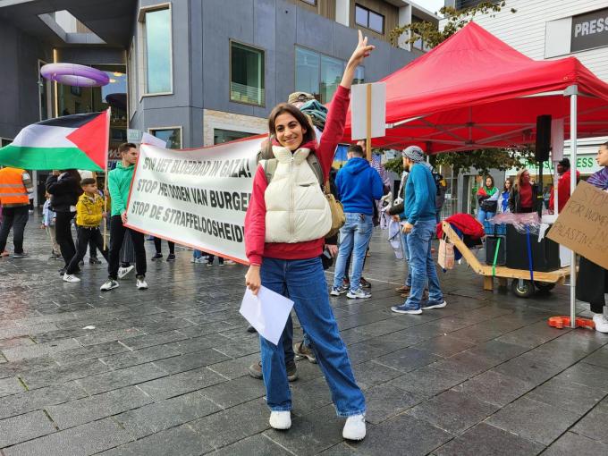 “In de eerste plaats zijn we allemaal mens” - Iraanse Asal Pasandideh Karan betoogt mee