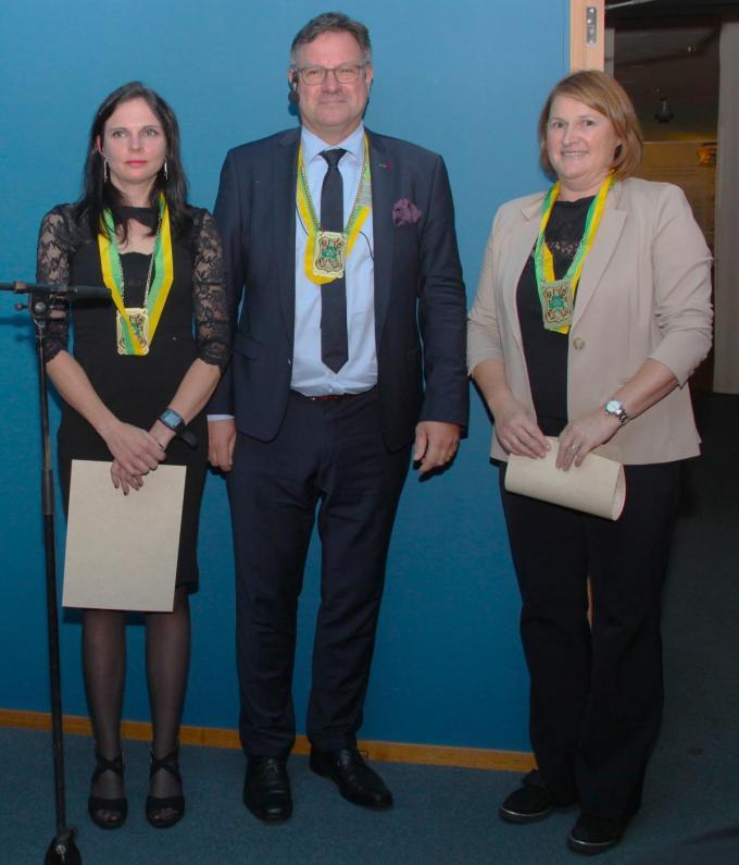 Charlotte Verschelden, voorzitter Wim Hollevoet en Ellen Vandendries.