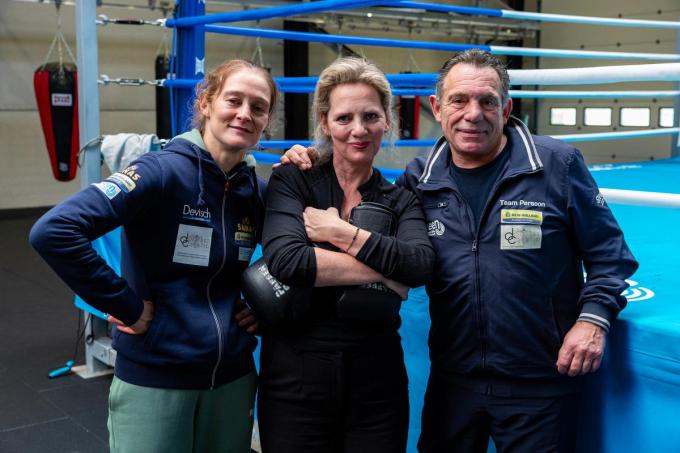 Maaike Cafmeyer tussen de succes bokstandem: Delfine Persoon en haar partner en coach Filiep Tampere.