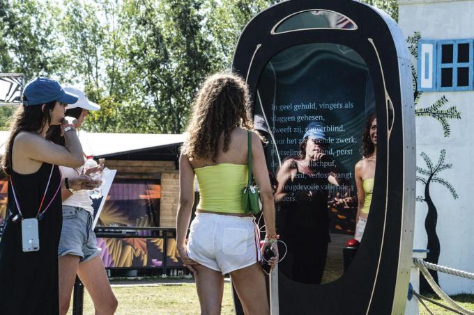 De Poem Booth op Lowlands. De poëziegenerator werkt verslavend.