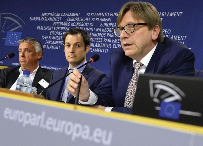 Le Premier ministre avec Guy Verhofstadt et Patrick Dewael, au temps d’une paix relative entre clans libéraux.