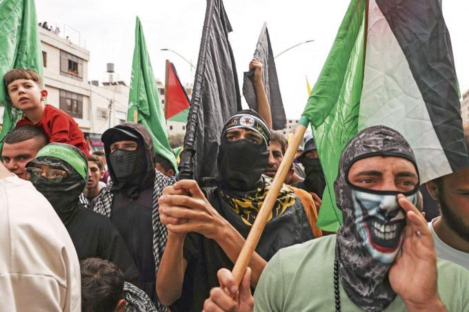 Les liens du Hamas avec le Hezbollah libanais et l’Iran font craindre une extension incontrôlée du conflit.