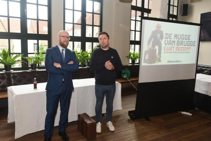 ‘De Mugge van Brugge’ (links) samen met Pieter De Wulf van Comedyshows.be tijdens de uiteenzetting.