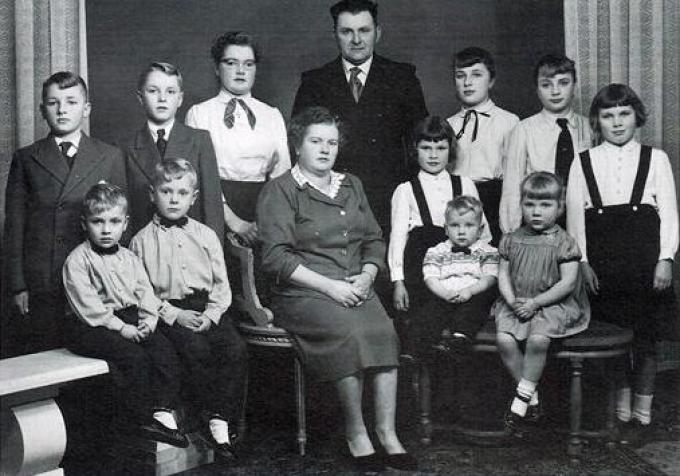 Een van de grotere gezinnen vroeger was dat van Julien Billiet-Clara Decock, dat maar liefst elf kinderen telde. Dat was toen niet zo uitzonderlijk! (foto Tijdschrift Oud Ruysselede)