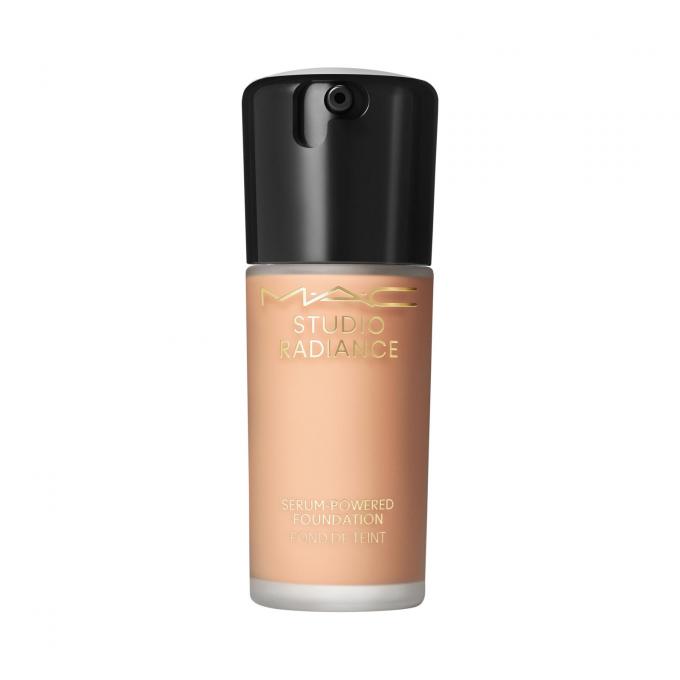 Studio Radiance Serum-Powered Foundation de M.A.C.