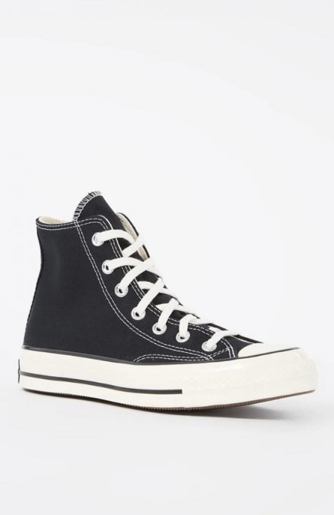 Een paar klassieke sneakers