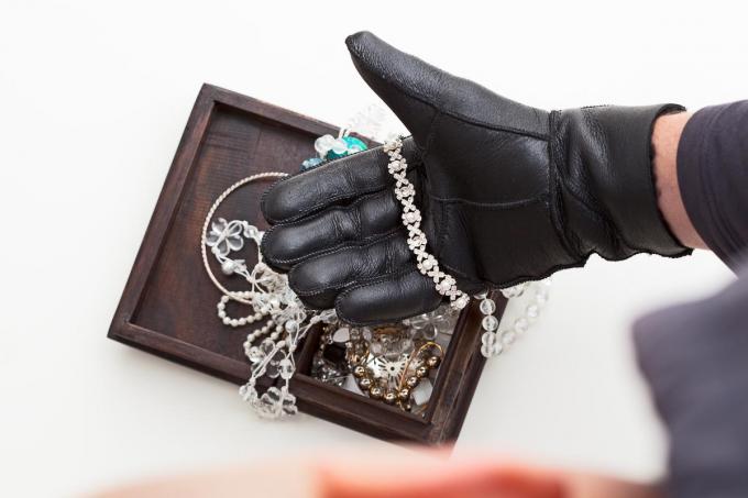 Veertiger blijft maand langer in de cel na mislukte overval op juwelier in Brugge