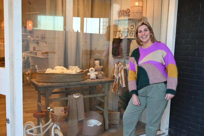 Julie (35) opent babyspeciaalzaak Petites Jubelles in Heist: “Geloof in combinatie tussen webshop en fysieke winkel”