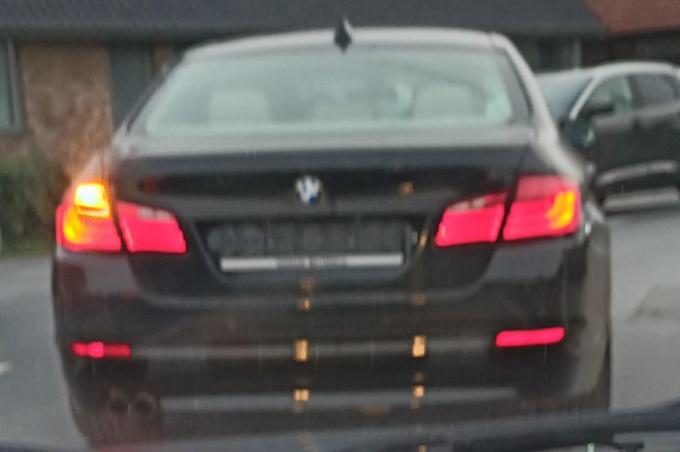 Politie voert onderzoek naar BMW zonder nummerplaten die kort na inbraken rondreed in Houthulst