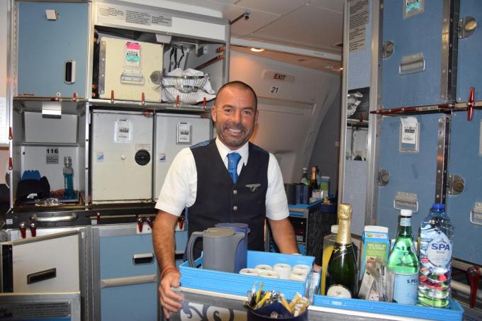 Steward Laurent Huysentruyt is al jaren gelukkig als steward bij KLM:“West-Vlaanderen is mijn thuis”