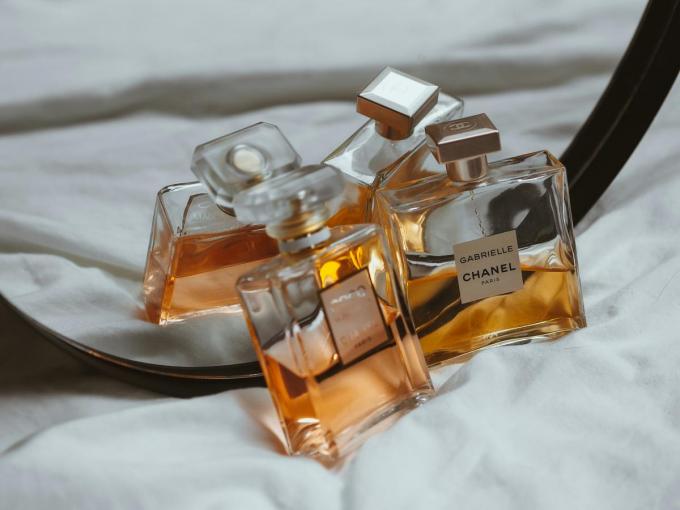 Parfumdieven riskeren tot twee jaar cel na feiten in Bredene: “Ze hadden een voorliefde voor Chanel”