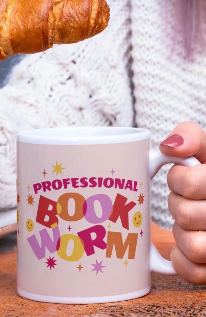 Mok met opschrift 'Professional bookworm' 