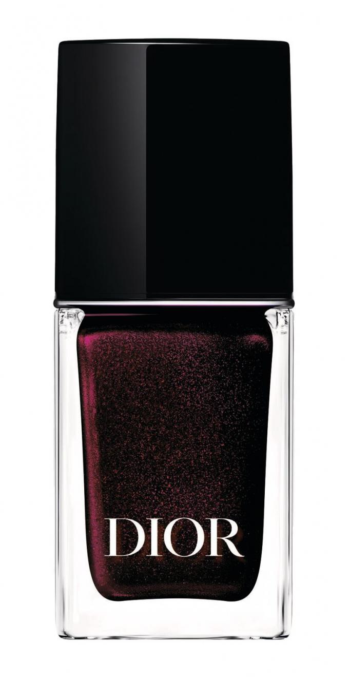 Vernis à ongles pourpre irisé « 900 Black Rivoli » de Dior