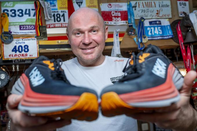 Chris stapt zwaarste ultramarathon ter wereld door ijslandschap om lege brooddozen uit de wereld te helpen: “Ik wil absoluut finishen”