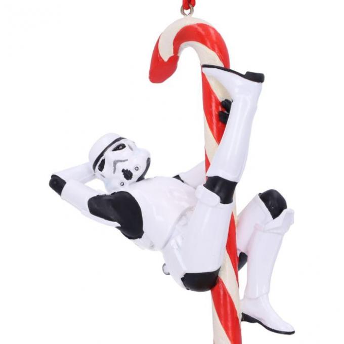 Le stormtrooper qui fait de la pole dance sur un sucre d'orge