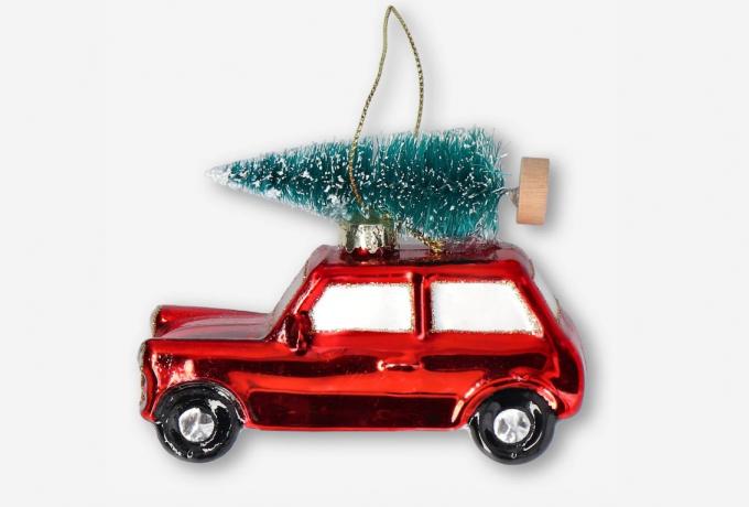 La voiture et son arbre de Noël