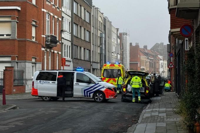 Man zijgt neer op straat in Brugge en overlijdt ter plaatse ondanks reanimatiepoging