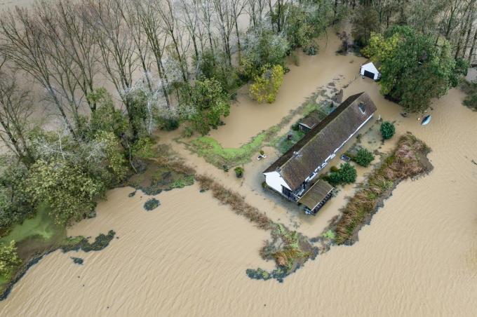 Gouverneur houdt twee infosessies over de wateroverlast voor de getroffen bevolking van het IJzerbekken en van de vallei van de Heulebeek