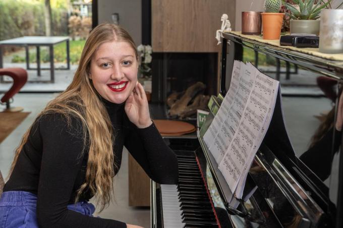 Marie Leterme uit Izegem zingt bij Scala en droomt van het conservatorium: “Het was genieten op de tourbus in Duitsland”