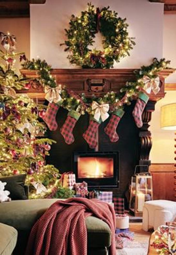 Geruite kerstsokken en veel klassieke groen-roodtinten - Maisons du Monde.