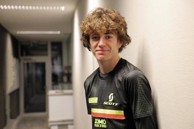Willem Renders kroont zich opnieuw tot veldloopkampioen: “Volgend jaar als junior naar EK”