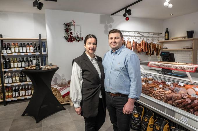 Na Tielt openen Roxana en Peter nu ook Roemeense slagerij in centrum Roeselare: “Perfecte locatie, want er zitten hier veel landgenoten”