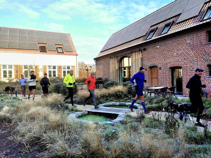 Meer dan 500 sportievelingen overwinnen Tiegemberg in achtertuin van trailfenomeen Karel Sabbe