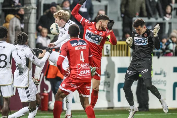 KV Kortrijk pakt in extremis punt bij Eupen na gelijkmaker van… doelman Tom Vandenberghe