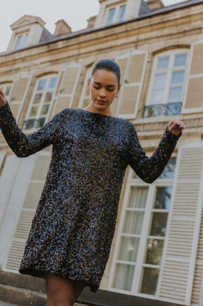 Une petite robe noire version sequins