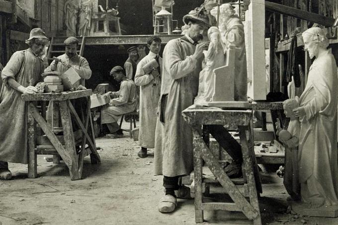Een archieffoto van het toenmalige atelier van Aloïs De Beule: bekend in heel Europa.