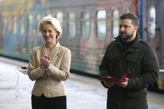 Урсула ван дер Ляйен посещает Киев.