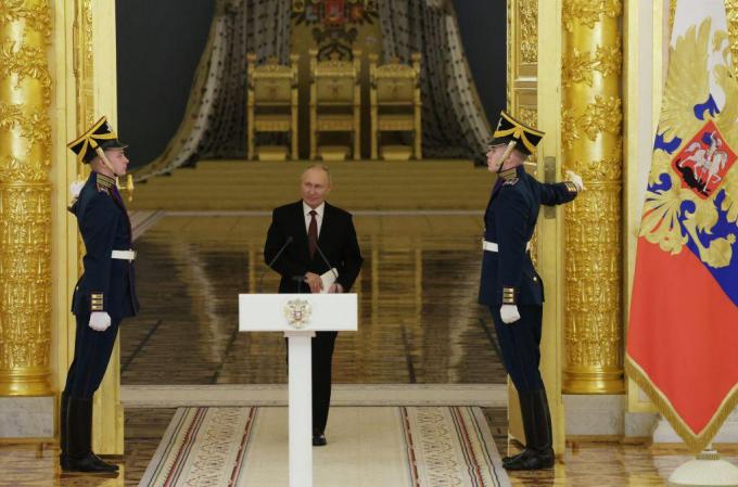 Путин обратился к новым иностранным послам в Москве