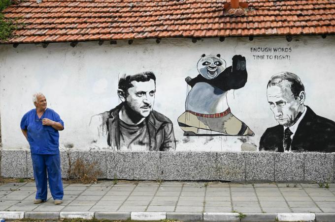 Фреска в Старо-Железаре, Болгария, изображает Путина и Зеленского в спарринге.