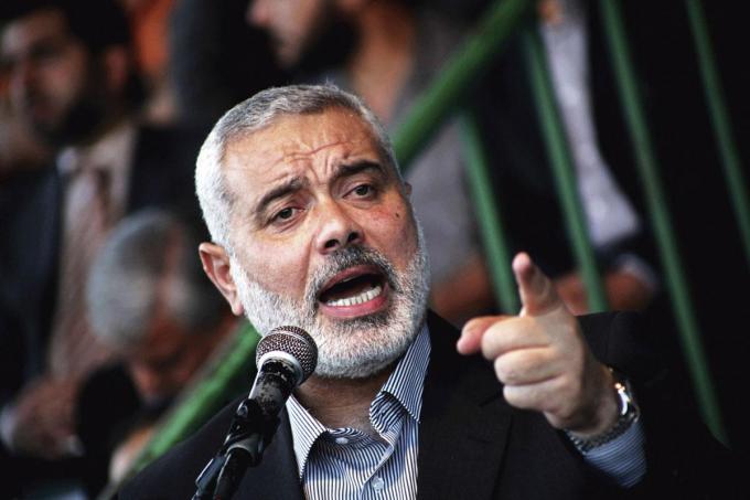 Ismaël Haniyeh (photo), Khaled Mechaal, Mohammed Deif, Yahya Sinouar: quatre dirigeants du Hamas, cibles d’Israël.