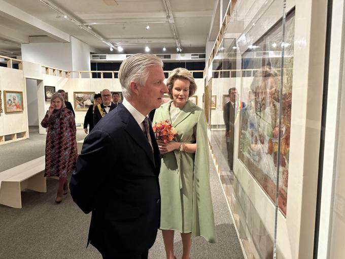 Het koningspaar was erg geïnteresseerd in de tentoonstelling.