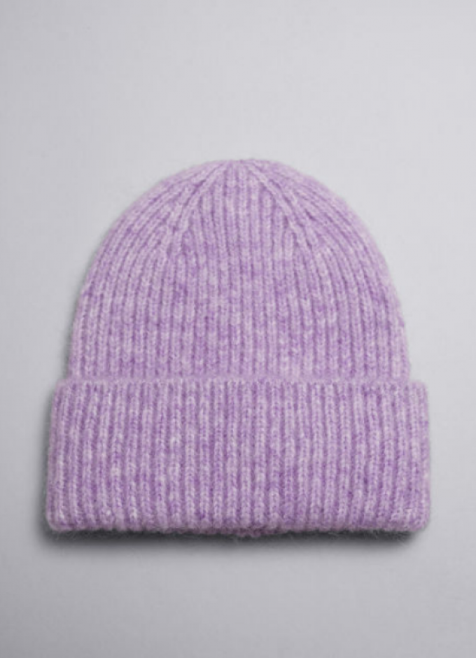 Bonnet en laine mauve 