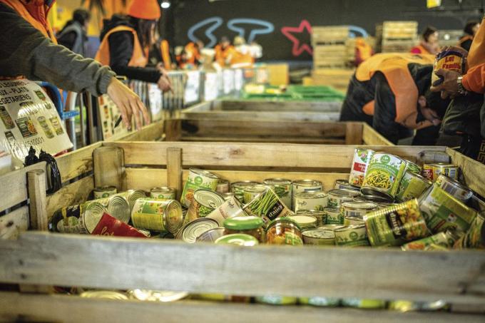 Les aliments les meilleurs pour la santé ne sont pas proposés par l’aide alimentaire, regrette l’autrice.