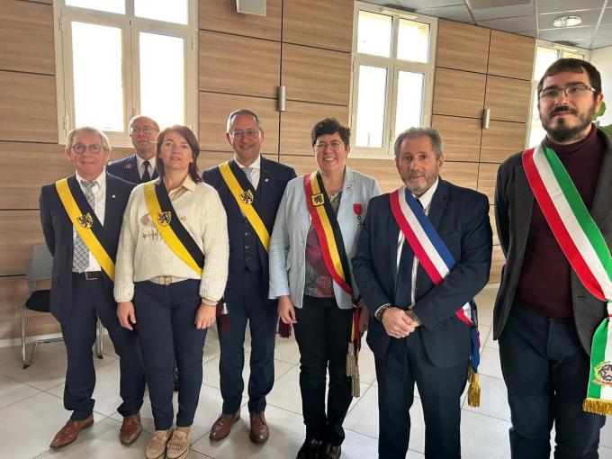 Schepen Martin Obin, korpschef Johan Geeraert, schepen Greet Dever, schepen Marc De Keyrel, burgemeester Lies Laridon, burgemeester Patrick Martinelli van Pierrefeu-du-Var en burgemeester Fabio Termine Sindaco van Siacca (v.l.n.r.) (gf)