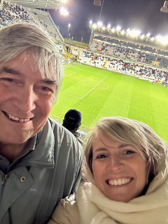 Een selfie van Johan en zijn dochter in het Jan Breydelstadion. Minder dan een uur later krijgt Johan voor de tweede keer een hartaanval.